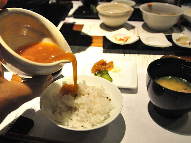 十穀米ご飯 納豆汁をかけて_茅乃舎