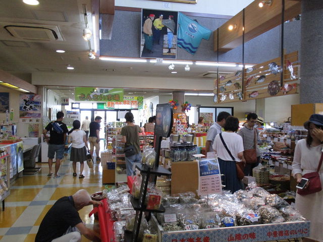 施設内_はまだお魚市場