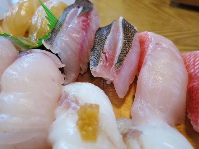 今の時期はアジがオススメです。_巴寿し