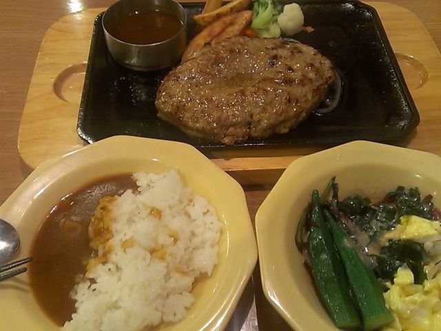 ハンバーグ、カレー、サラダ_ビッグボーイ福岡徳永店