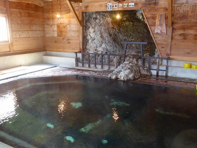 福島県・甲子温泉・旅館大黒屋・子宝石と鳥居_甲子温泉旅館大黒屋
