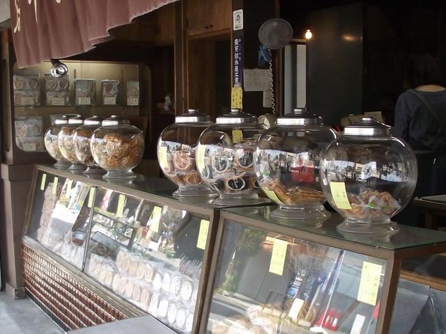 店先の様子_谷中せんべい