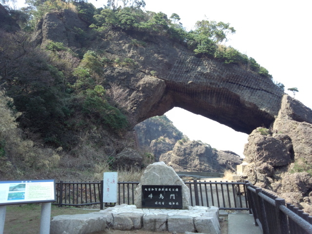 記念碑があります_呼鳥門