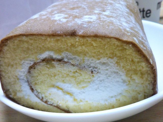 ロールケーキ_フルーツケーキファクトリー ESTA店