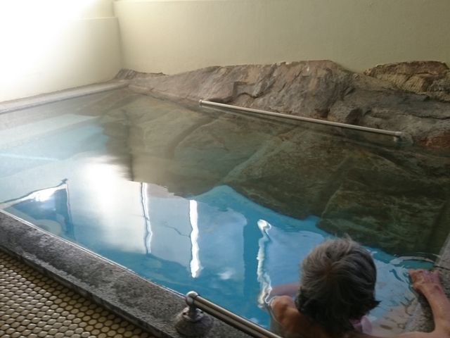 岩風呂内部_湯岐温泉