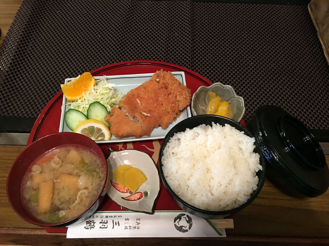 とんかつ定食_三羽鶴