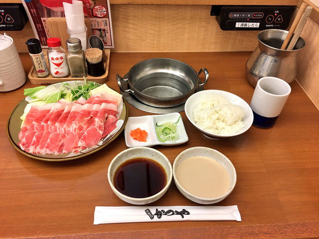 初めに出される盛り合わせ_かつや 北千住西口店