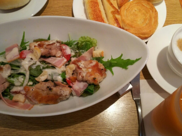 パンをたくさん食べたいのでサラダランチ!_BAQET ヨドバシ横浜店