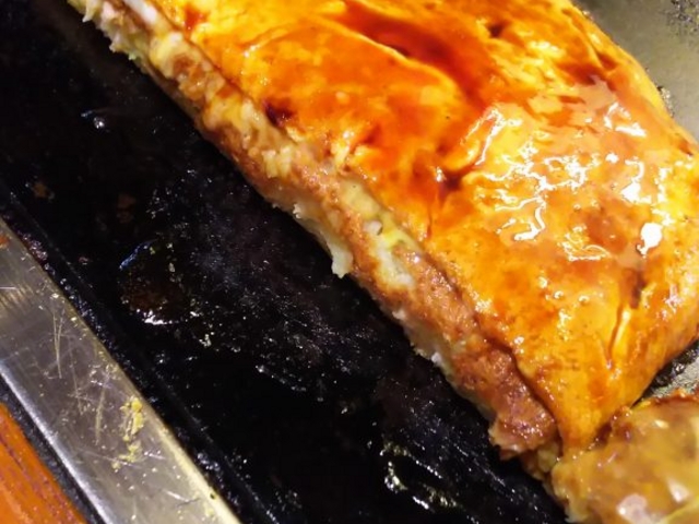 卵は目玉焼きではなく、溶き卵でフワっと仕上げる_ぼてふく