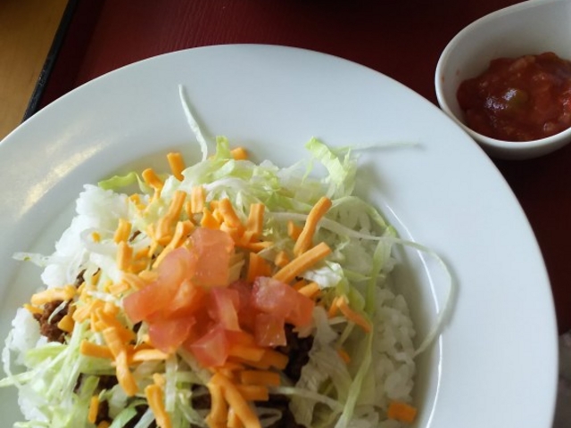 沖縄そばとタコライスのセット
これで800円_最強食堂 浦西店