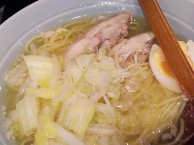 ゆず塩鶏肉ラーメンだったかな_丸麺屋本舗