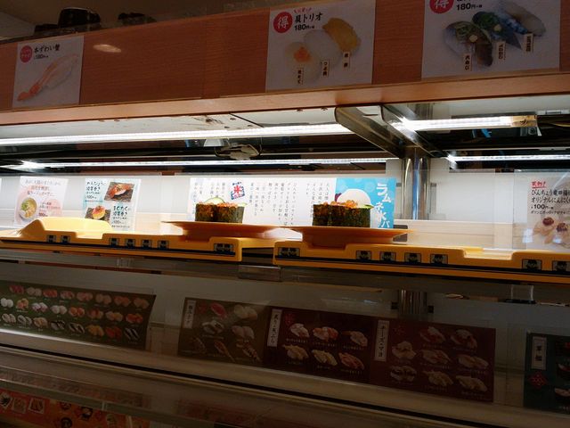 新幹線で運ばれてくる いくら握り_かっぱ寿司 袋井店