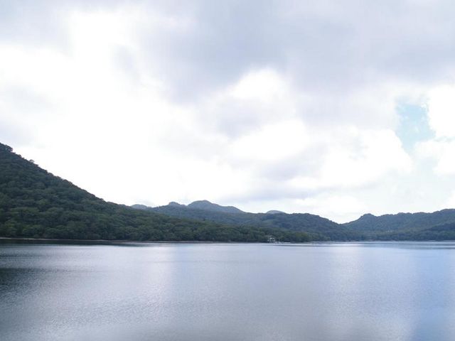 登山口に大きな湖があった_赤城山