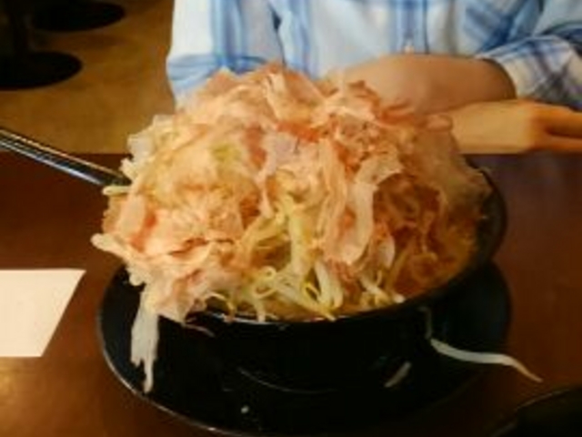 麺は少なめ。野菜「増し」、かつおぶし増量です。_楽人 津新町