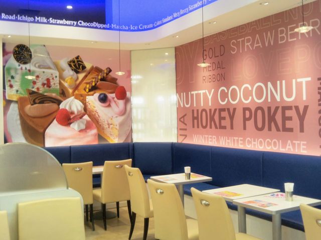 『カフェ サーティワン あみプレミアム・アウトレット店の店内』。_カフェ サーティーワン あみプレミアム・アウトレット店