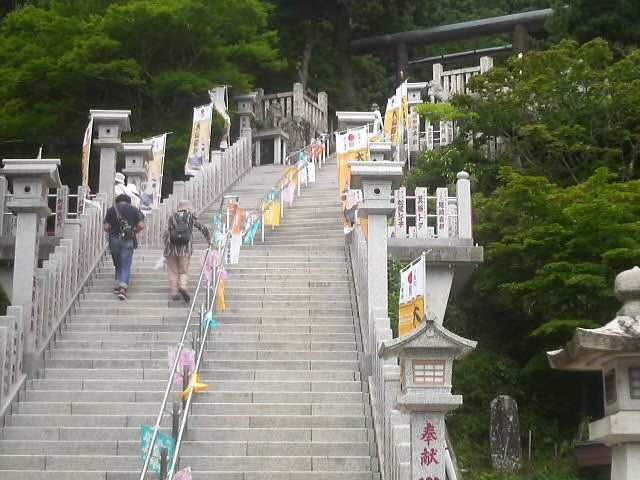 下社へ続く階段_大山阿夫利神社