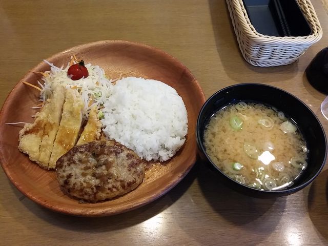 ハンバーグ若鶏醤油香り揚げディッシュ_びっくりドンキー山王臨海店