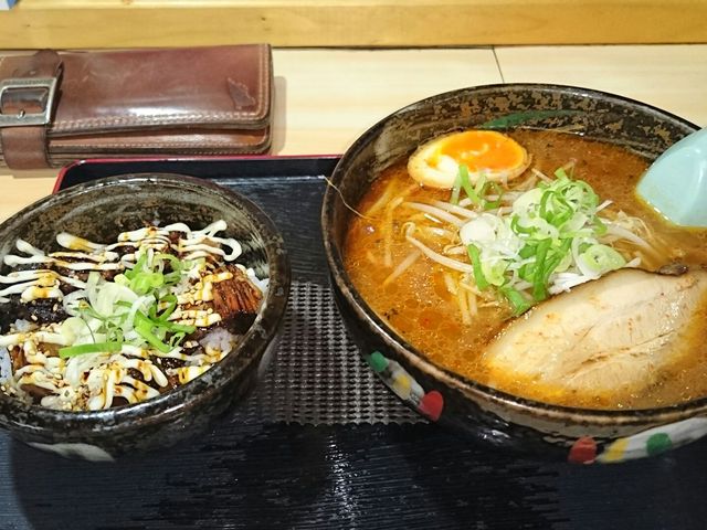 赤みそラーメン・チャーマヨ丼セット_らー麺 くさび 東旭川本店