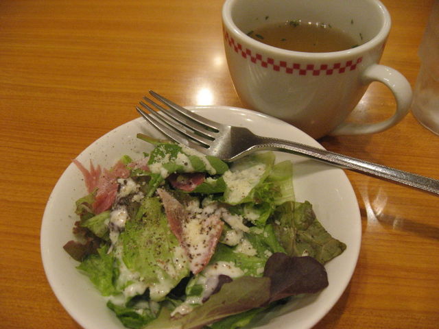 セットのサラダとスープ_卵と私 なんばウォーク店