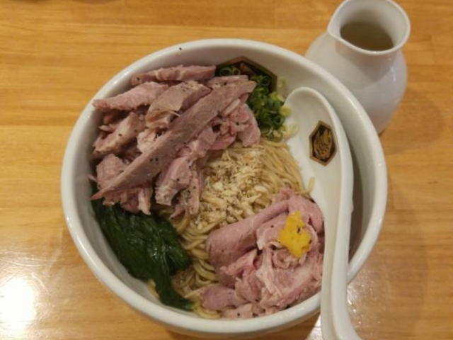 鯛油そば+切り落としのチャーシュー。_真鯛らーめん 麺魚