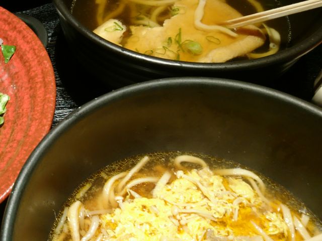 食べかけですが、かなり巨大な器。_つるとんたん 新宿店