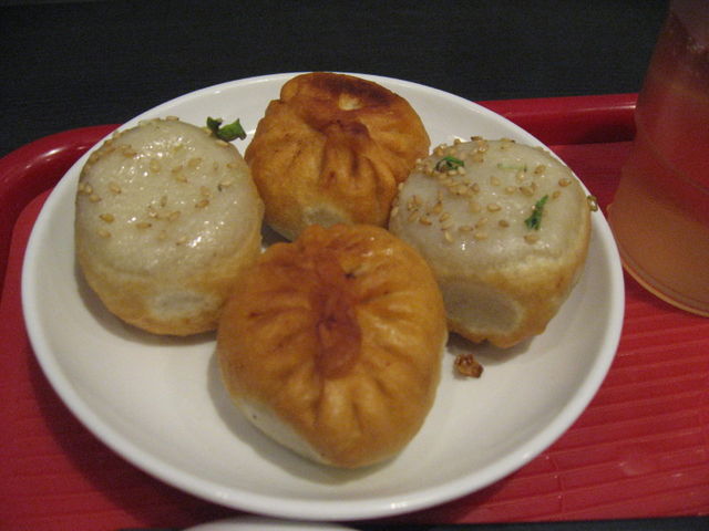 焼き小籠包4コ 380円_弄堂 生煎饅頭