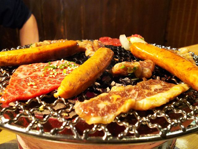 七輪の上で焼きます。_味ん味ん 相模大野店