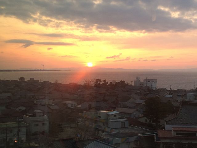 能登に沈む夕日_滑川市民交流プラザ