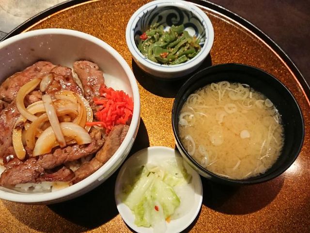 ランチすき焼き丼_新三よし