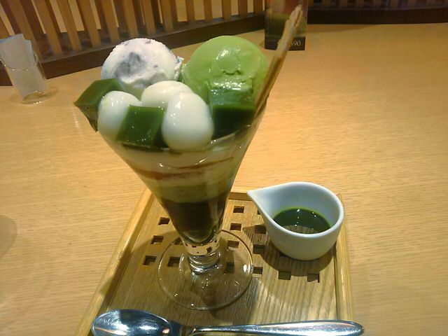 お濃茶のパフェ。_京はやしや 池袋店