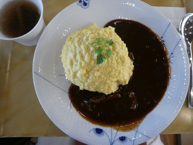 トマトソースとコンソメで炊き上げたチキンライス…の割には、味にムラが(笑)_葉風泰夢