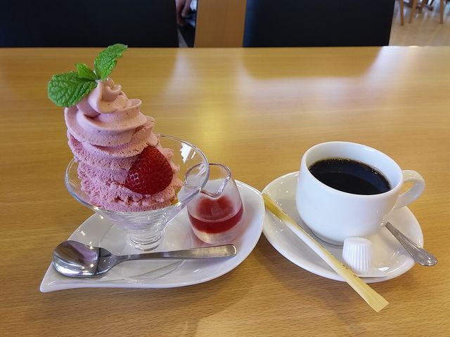 あまおうソフト_グリーン・グリーン長者原上りレストラン