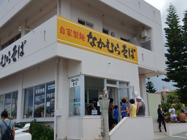 店内にも行列があります_なかむらそば