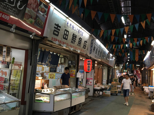 柳橋連合市場のこの渋い雰囲気最高!_柳橋食堂