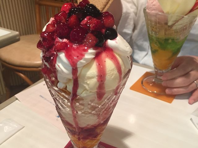 ベリーパフェ_モナミ