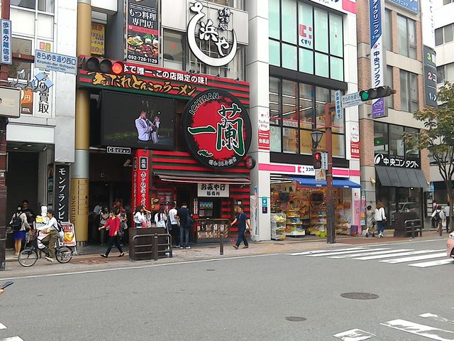 岩田屋の角_一蘭 天神西通り店