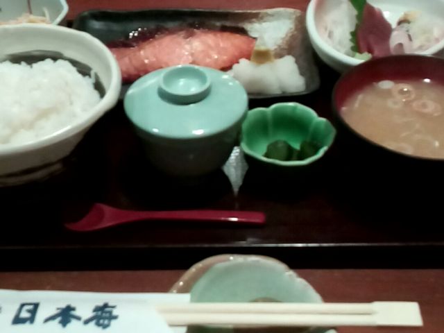 お魚の定食です_築地日本海 千葉中央店