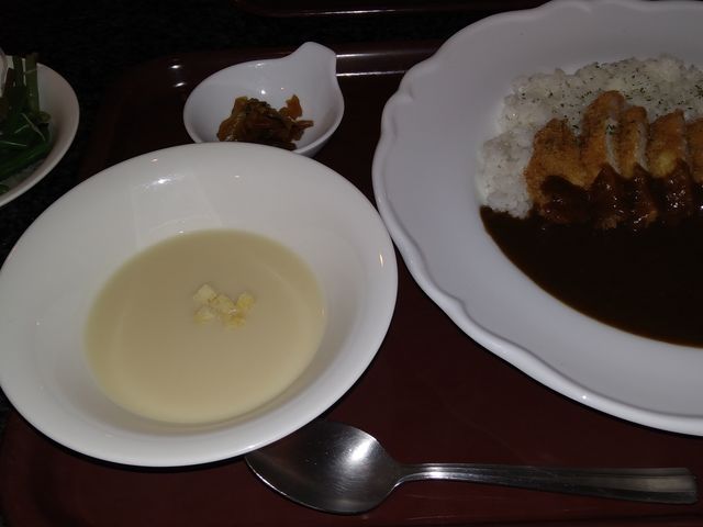 カレー、福神漬け、ポタージュがセット_和洋酒菜レストラングランカフェ