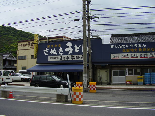 行列ができる人気店_日の出製麺所