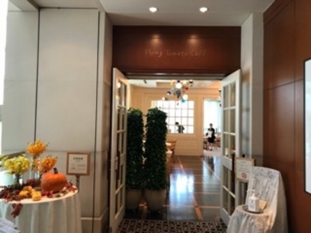 外観_フライングトマトカフェ