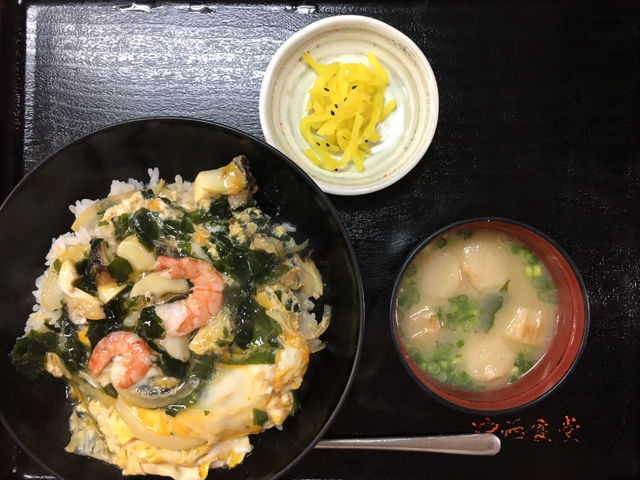 サザエ丼(お味噌汁とお漬物付き)_中西食堂