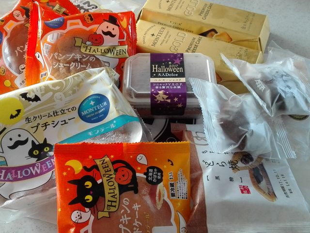 アウトレットスイーツ詰め合わせ。袋に入って中身は不明ですが、どれも美味しくお値打ちです。_スイーツファクトリーモンテール・美濃加茂店