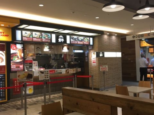 接客も丁寧です。_肉そば・業平
