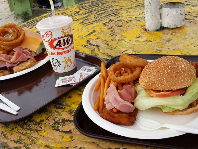 沖縄ハンバーガーはこれで決まり。_A&W 牧港店