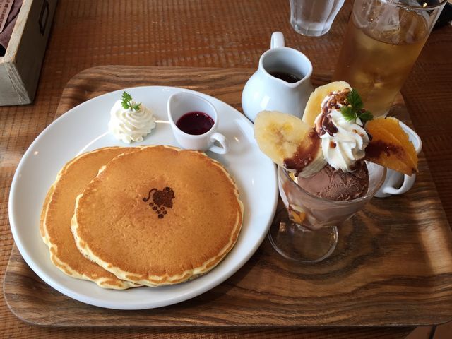 パンケーキは、お店の刻印が焼かれています。_キャンベル・アーリー(Campbell Early)