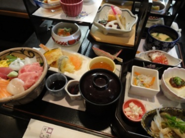 懐石ランチは見た目も立派_美波
