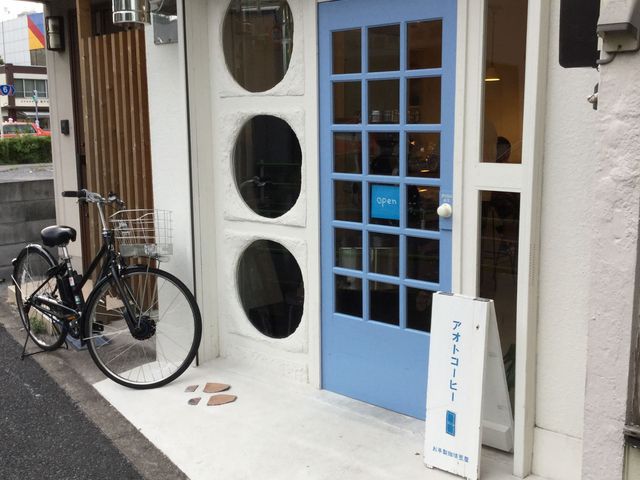 目を引く外観_アオトコーヒー