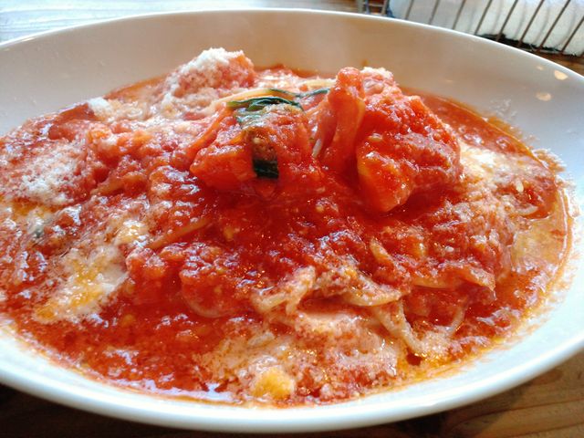 新潟産の桃太郎トマトをふんだんに使ったパスタ_トラットリアノラ・クチーナ