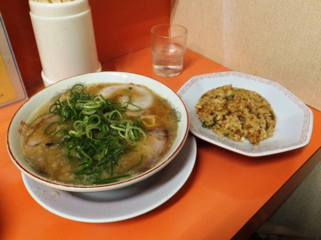ラーメン(大)とやきめし(並)_山さんラーメン