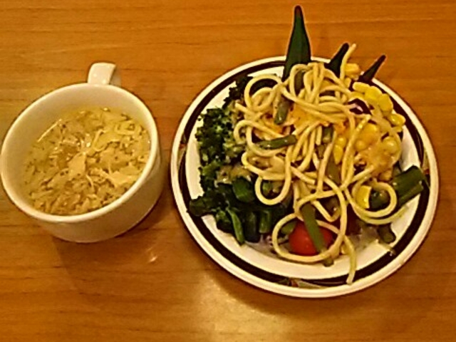 サラダと、スープ_ステーキハンバーグ&サラダバー けん 宇都宮店